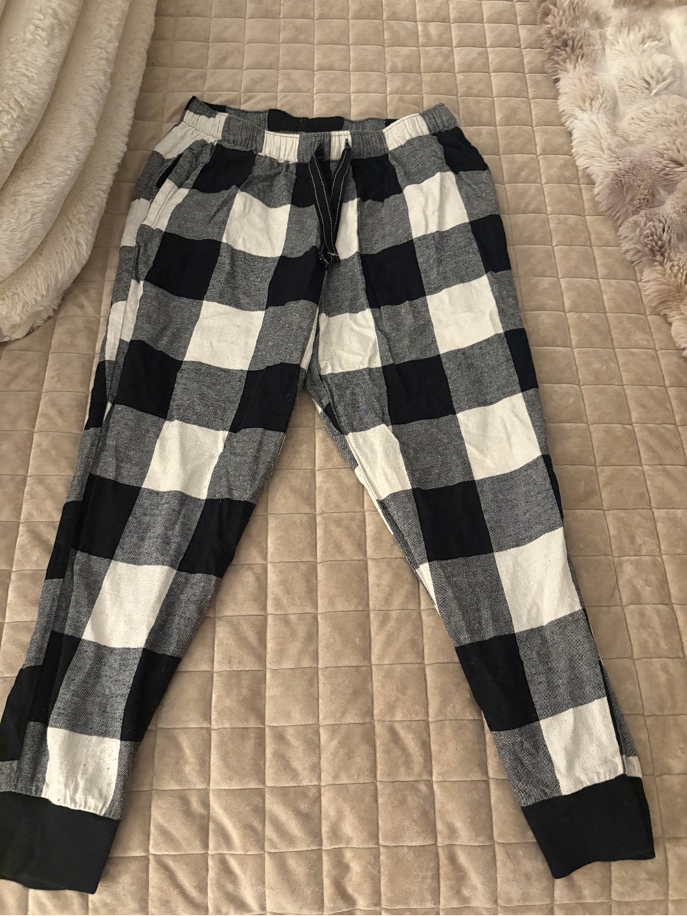 Old Navy Black and White Buffalo Plaid Joggers